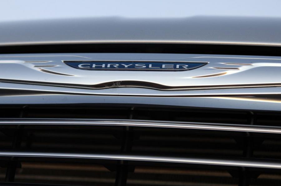  Chrysler Town & Country Touring 2011 года  (фото 40 из 43)